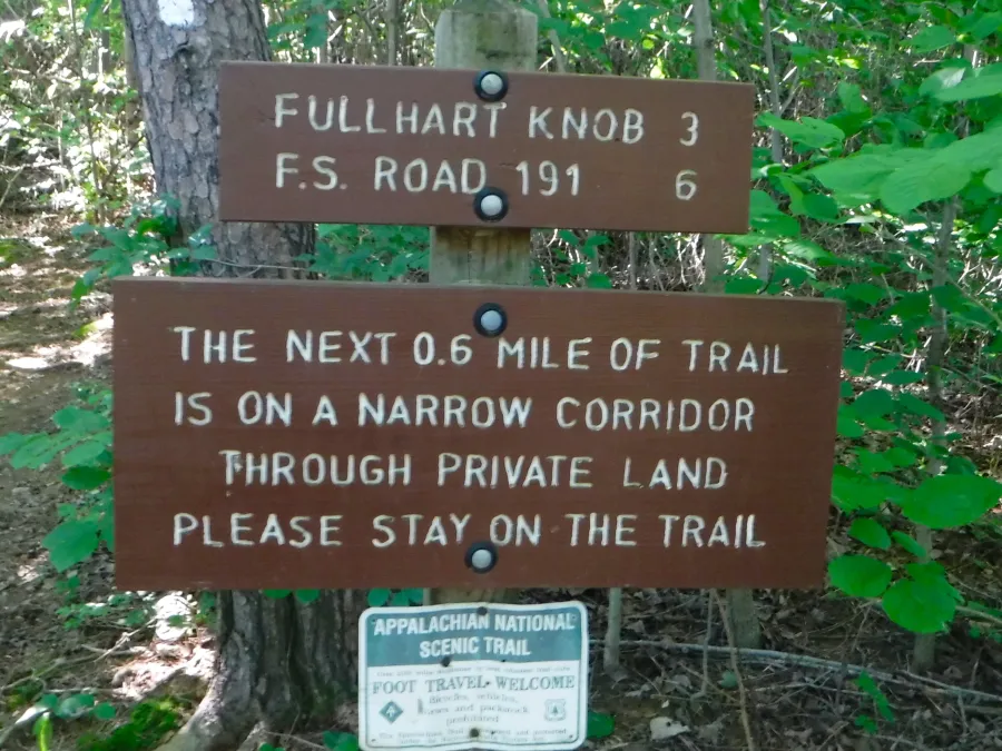 Narrow corridor sign