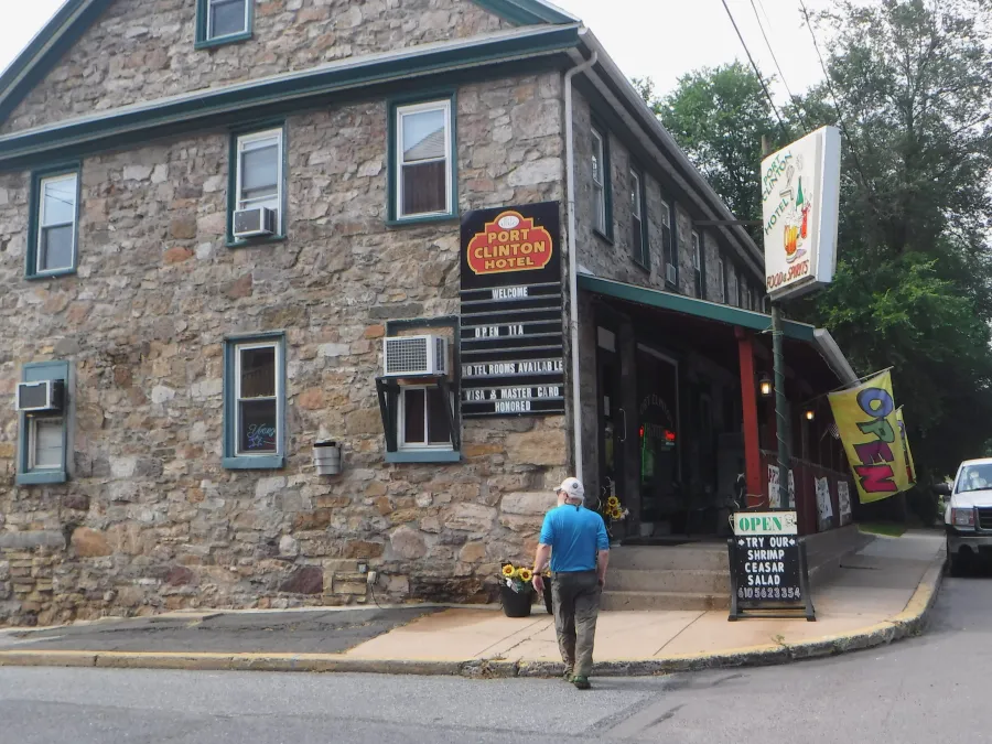 Port Clinton Hotel