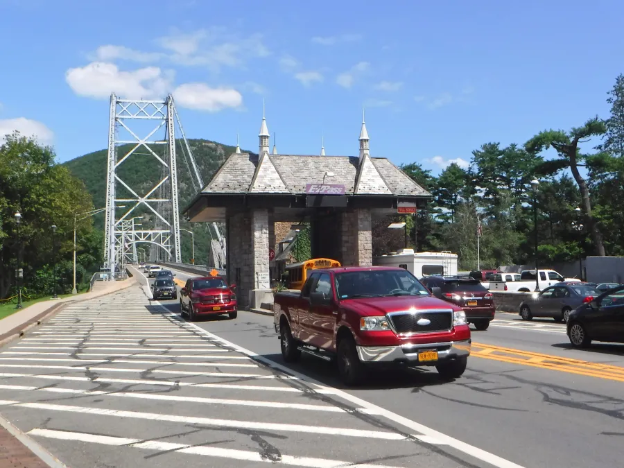 Bear Mountain Bridge toll booth