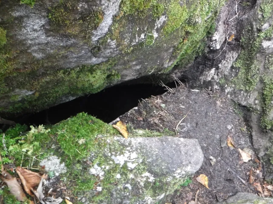 Small opening between rocks in Mahoosuc Notch