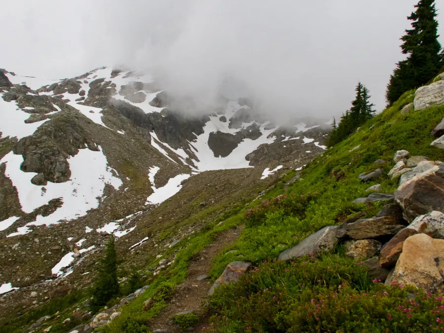 Clouds move in over Fire Creek Pass