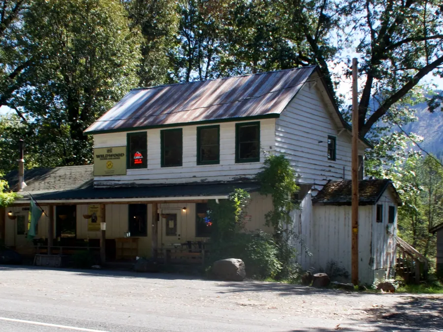 Wildwood Tavern and Lodge