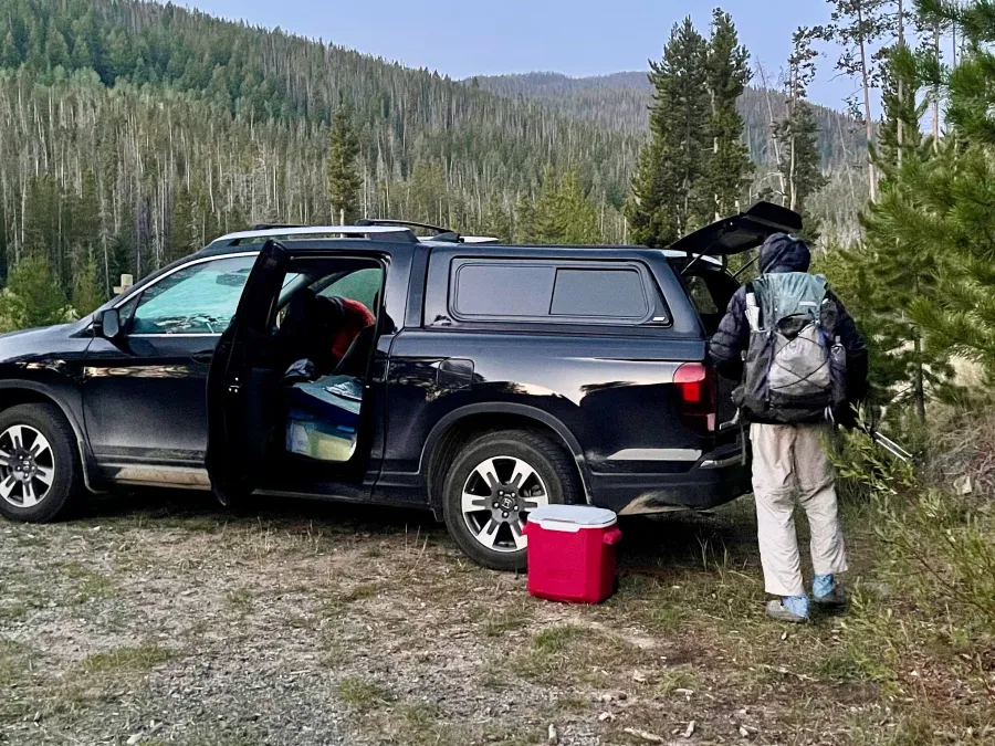 Top O' loads gear into Polecat's truck