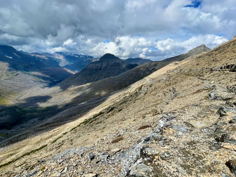 Crossing between Finsch Peak and Mount Morgan