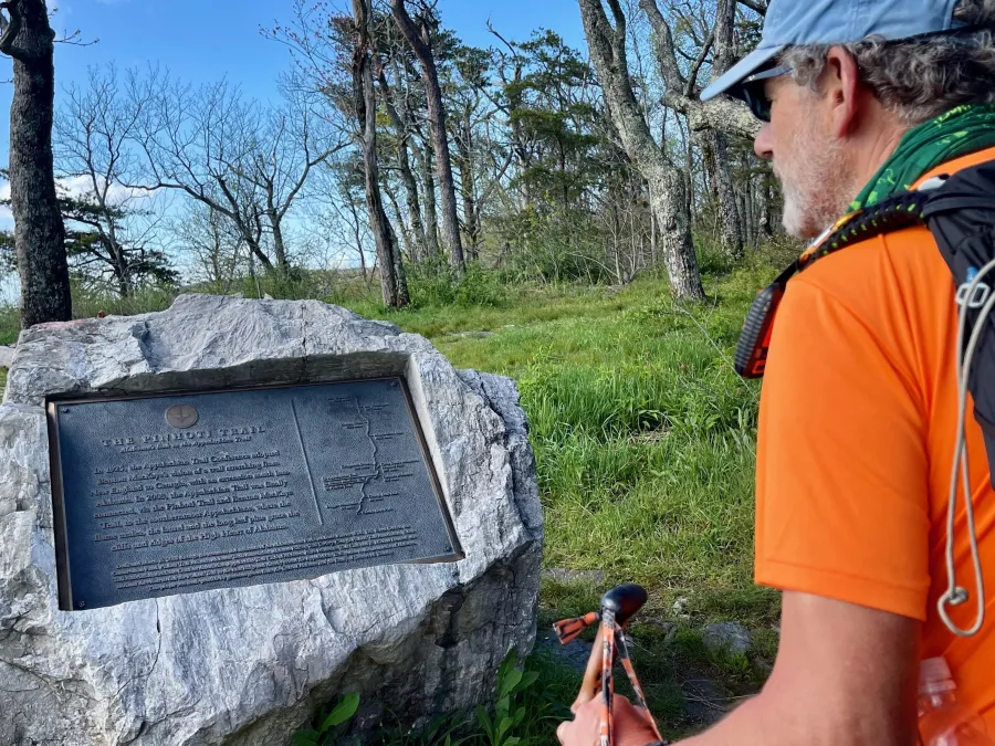 Tengo Hambre looks at a bronze plaque
