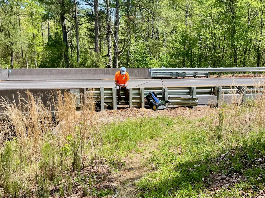 Tengo Hambre sits at the side of a road