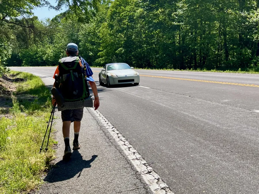 Tengo Hambre walks on U.S. Highway 27