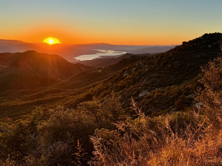 Sunrise over Roosevelt Lake