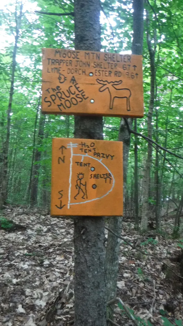Sign pointing to Moose Mountain Shelter