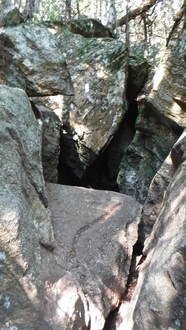 White blaze on boulder in Mahoosuc Notch