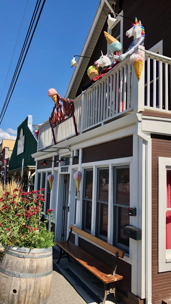 Redlight Hostel, Truckee, California