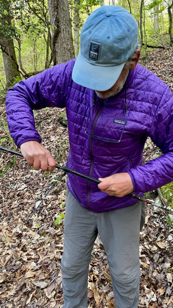 Tengo Hambre tries to fix his trekking pole