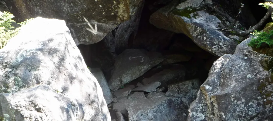 Opening in rocks at Mahoosuc Notch