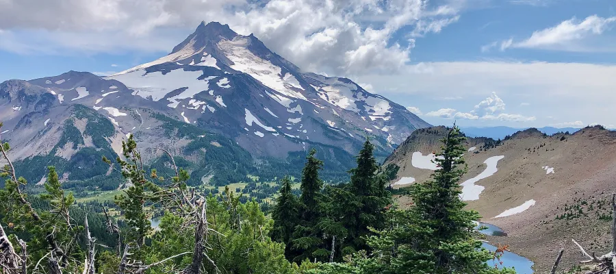 A spectacular view of Mt. Jefferson