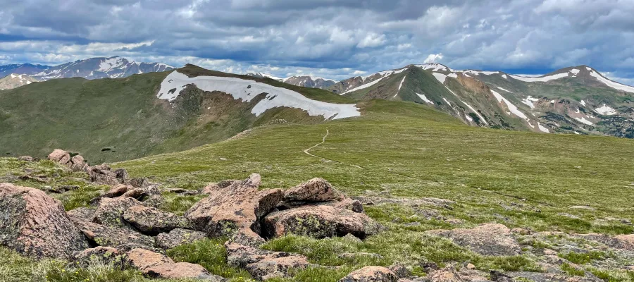 A long stretch of the CDT across the Vasquez Mountains