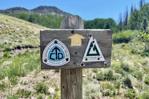 A marker shows the footpath of the Colorado and Continental Divide trails