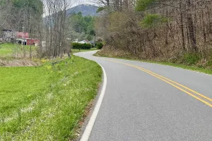 A blind curve on Jacks Creek Road