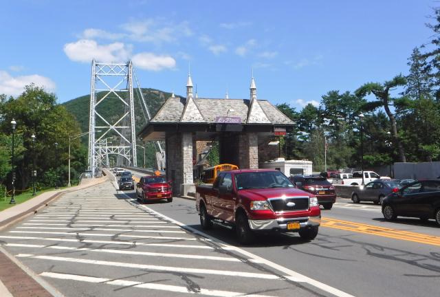 Bear Mountain Bridge toll booth