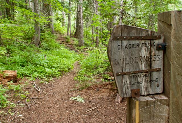 A sign at the boundary of Glacier Peak Wilderness Area