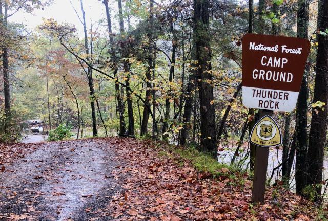 The road leading to Thunder Rock Campground