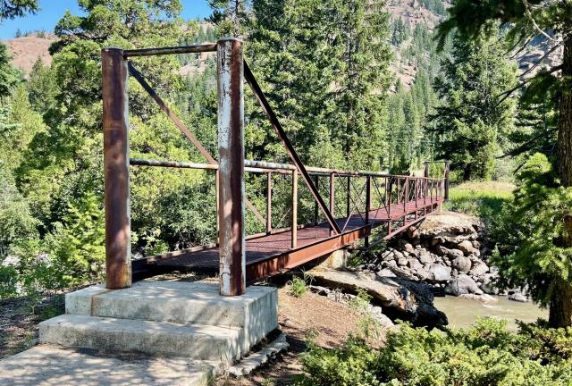 A footbridge over Shoshone River