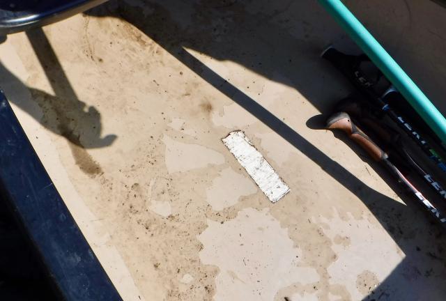 White blaze in the canoe bottom