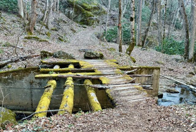 A ramshackle bridge over Bowlens Creek