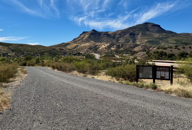 The trailhead at Beeline Highway