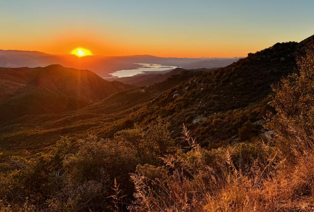 Sunrise over Roosevelt Lake