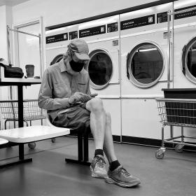 Zigzag sits in an Española laundromat